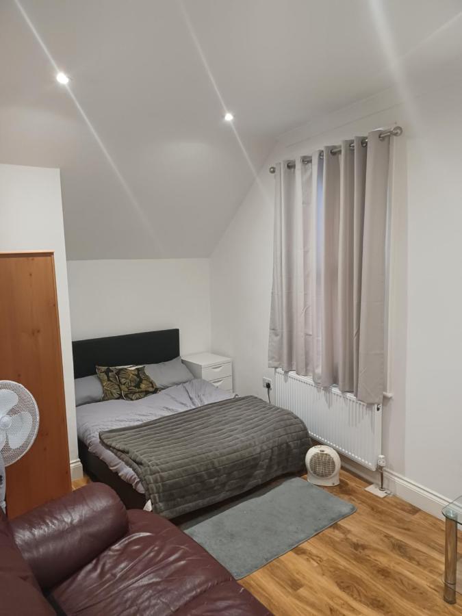 Beautiful Room In Lovely Flat London Bagian luar foto