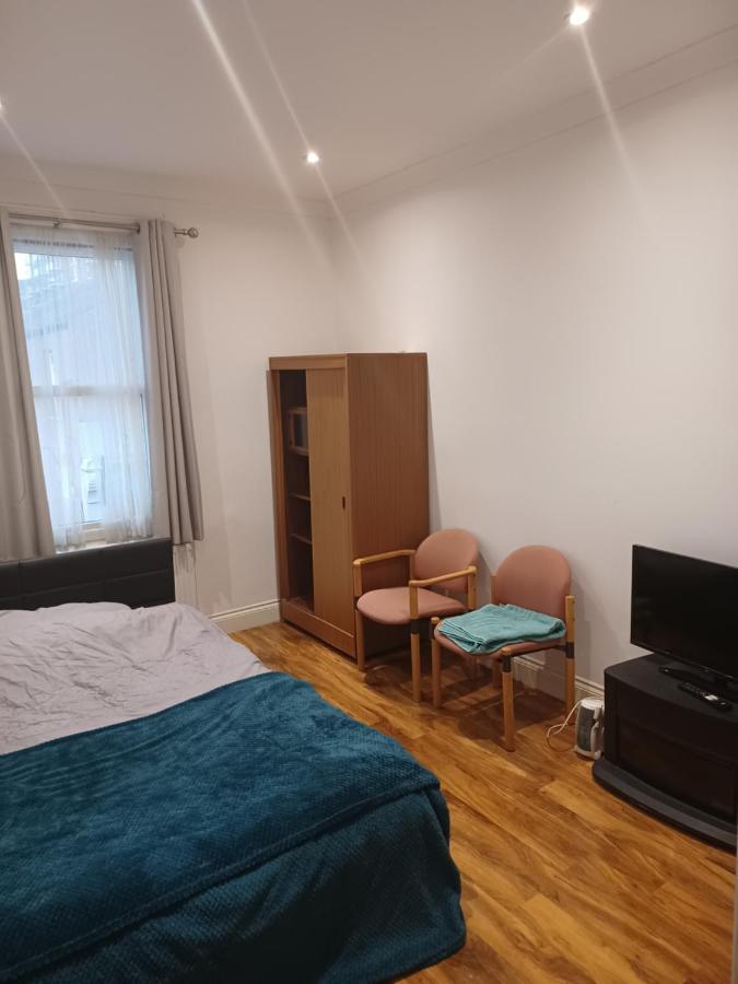 Beautiful Room In Lovely Flat London Bagian luar foto